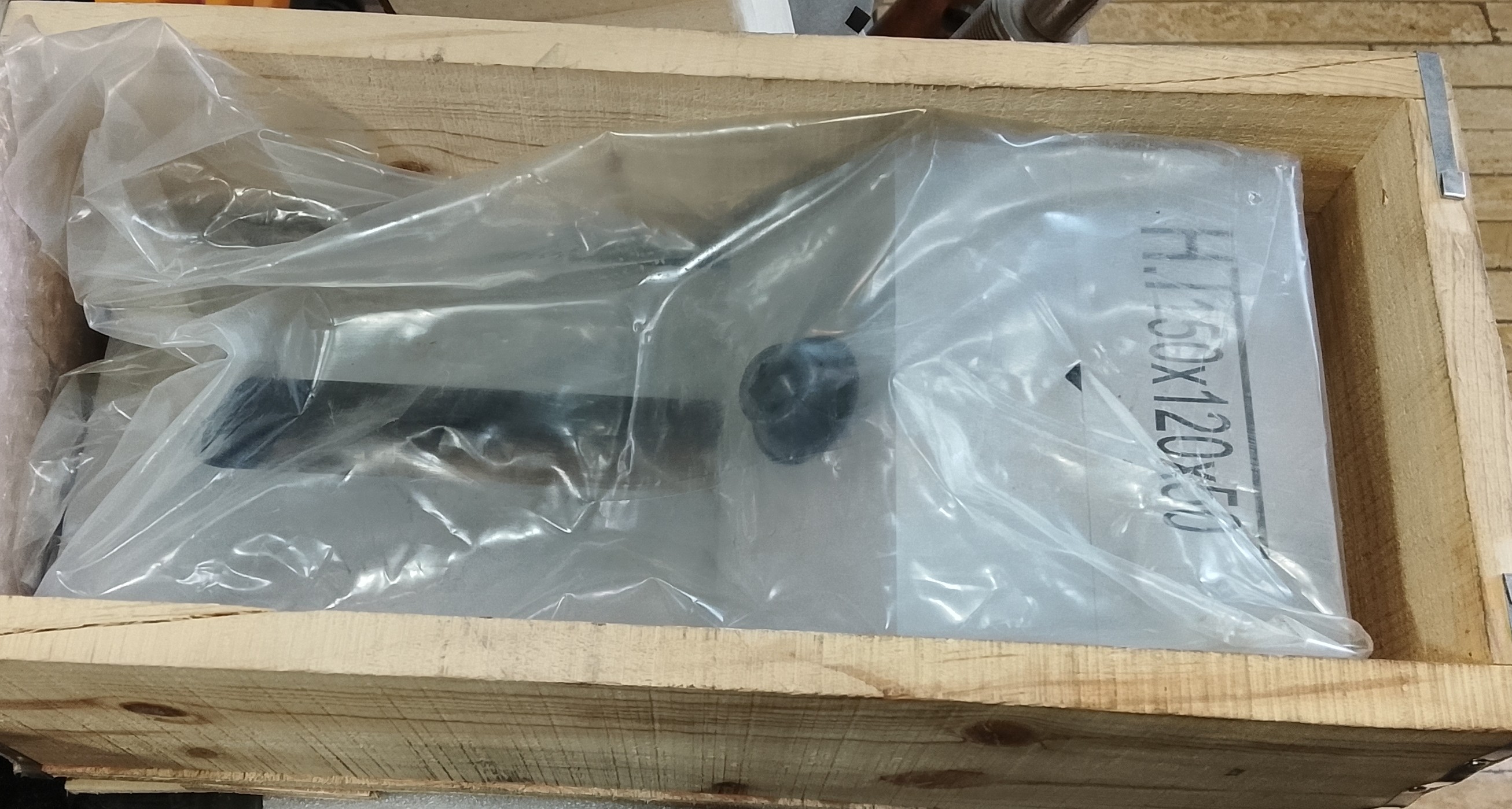 گیره فولادی سنگ خورده